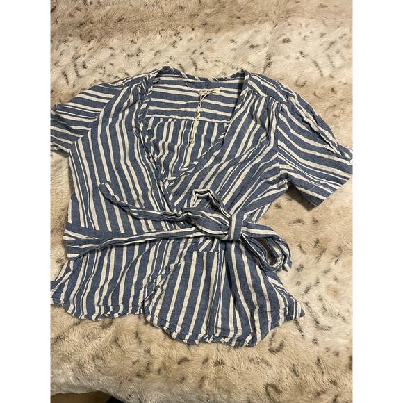 Max Studio short sleeve blue and white striped wrap top size medium NWT - Picture 4 of 8